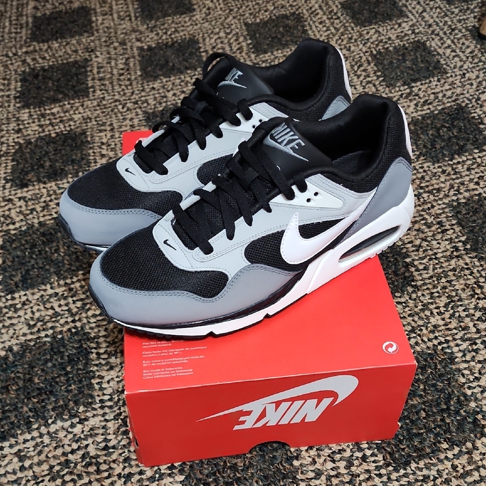 Nike Men's Black and Gray Sneakers